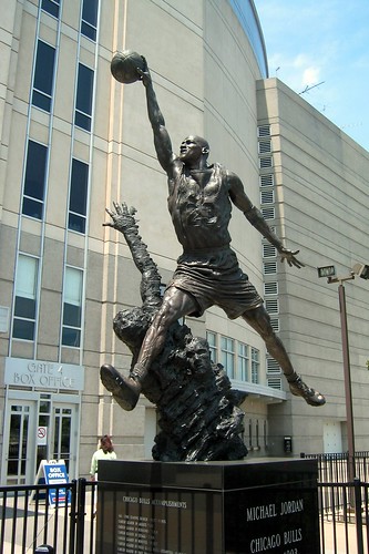 Chicago: United Center - Michael Jordan Statue