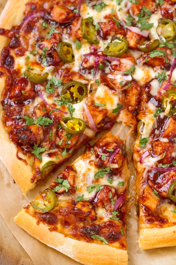 BBQ Chicken Pizza - made with grilled chicken, sliced jalapenos and red onions, and cilantro, So good you'll never go to CPK again!#bbqchickenpizza #chickenpizza #bbqpizza | Littlespicejar.com @littlespicejar