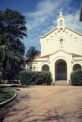 Nhà thờ Tin Lành, góc Thống Nhứt-Mạc Đĩnh Chi SAIGON