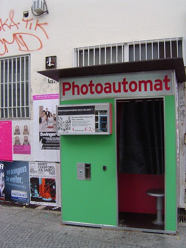 Photo booth - Wikipedia