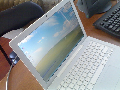 Stewart's MacBook running Parallels and Windows XP - Roland in Vancouver (131) - Free Photos fotoq