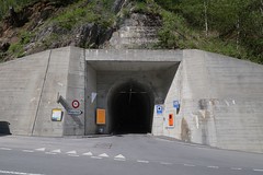 Mompé Medel Tunnel & Paths