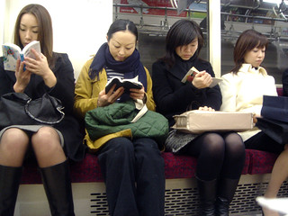 Photo:A not unusual Tokyo subway scene By:aurelio.asiain