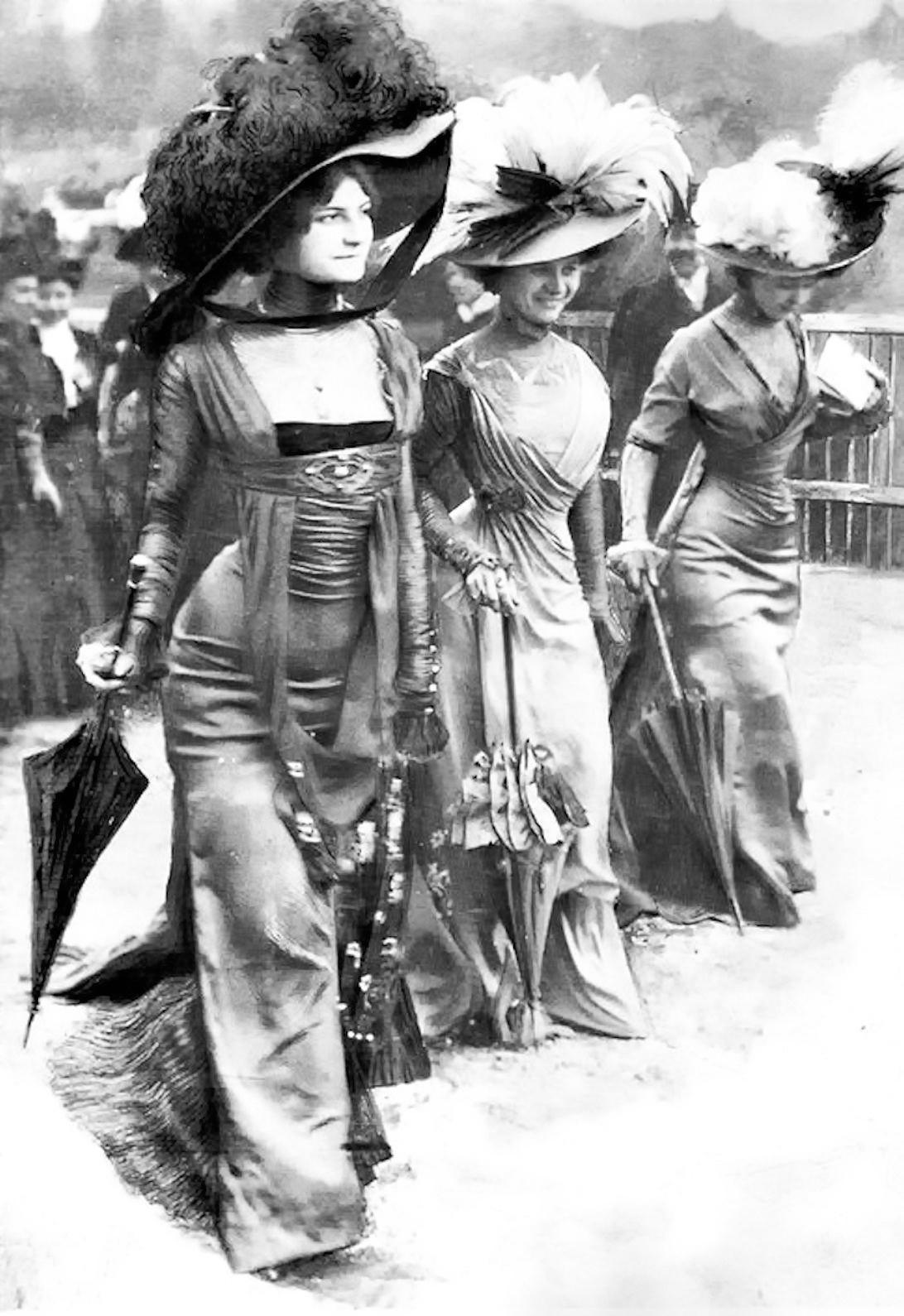 Ladies at the Hippodrome de Longchamp, Paris 1908