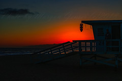 Sunset at SMbeach with lifeguard tower 071318