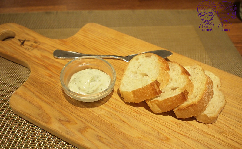 37艾維農歐風素食 暖麵包籃附香草抹醬