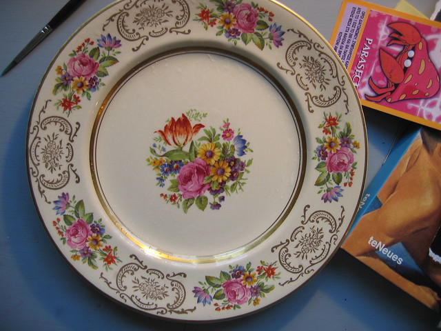 Plate with roses