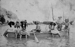 Messing about in boats : Queenslanders on the water
