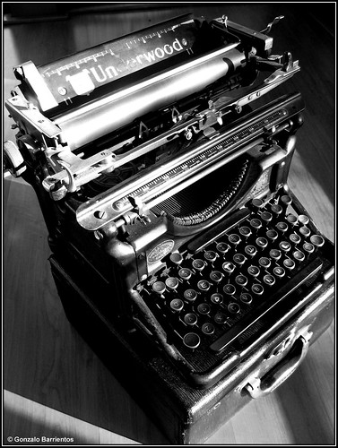 Vieja Maquina de Escribir. / Old Writing Machine.