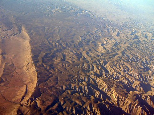 mountains newmexico geotagged shadows desert canyon aerial valley riverbed airline windowseat lincolnnationalforest devilsdencanyon geo:lat=32020739 geo:lon=10482193