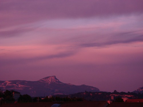 city pink mountain france sunrise purple provence garlaban armonya