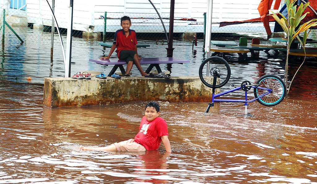 Flood: Kids and Water