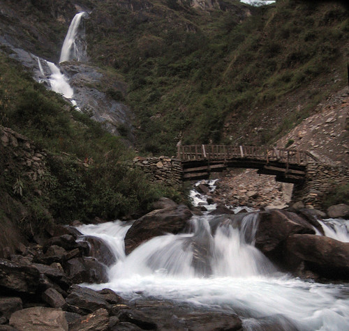 nepal trekking geotagged hiking canonpowershota520 geo:lat=28528257 geo:lon=83652452