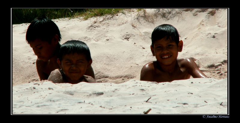 Niños Pemón en Canaima - Venezuela