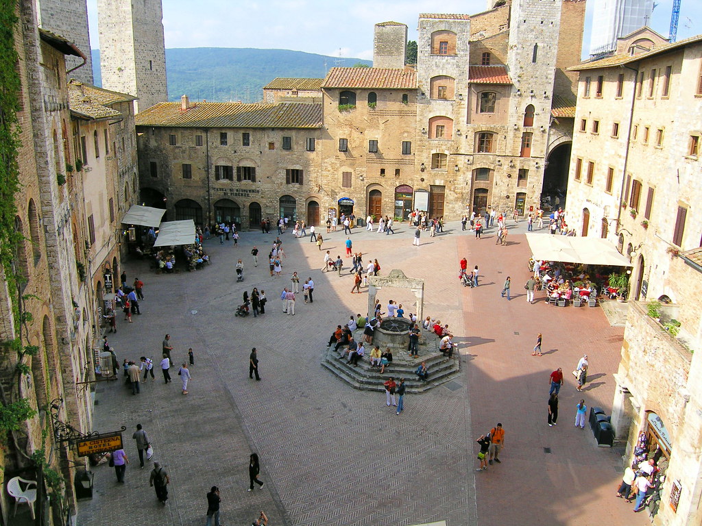 Piazza della Cisterna, San Gimignano (II)