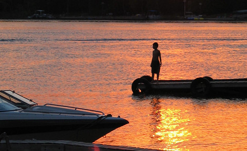 blue light sunset shadow summer orange lake color reflection water minnesota silhouette contrast boat dock mood atmosphere wayang belletaine wayangpuppets holidaysvacanzeurlaub