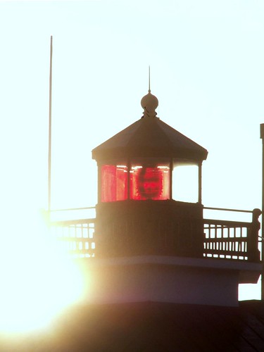 morning red sun lighthouse color digital sunrise dawn telephoto chesapeake seacoast konicaminoltadimagez6