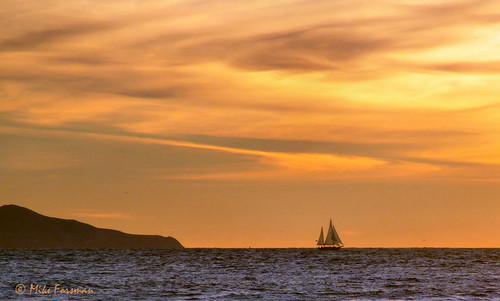 boat sunsets islands local sailing sunset island channelislands beach sailboat