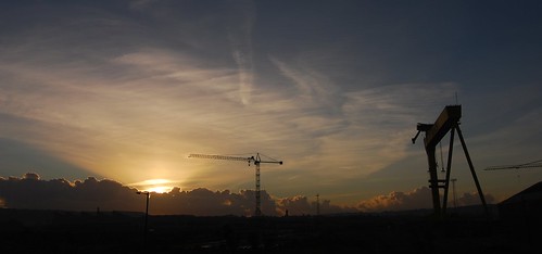 uk cloud sun sunrise crane belfast northernireland samson queensisland harlandandwolff