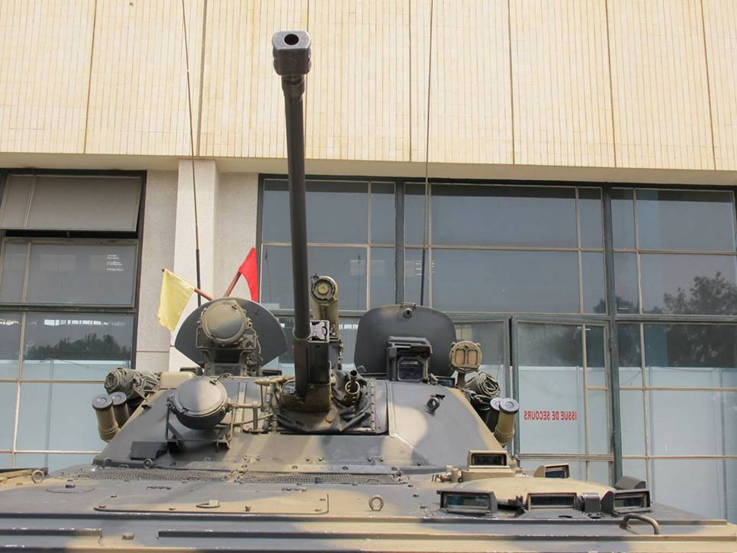 مدرعات القوات البرية الجزائرية [ BMP-2M Berezhok ]  31489996736_3db26f21c8_o