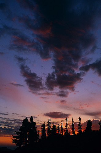 mountains clouds 35mm landscapes washington sunsets slidefilm pacificnorthwest nationalparks nikonfm2 fujivelvia50 mtrainiernationalpark bluemooncamera zebandrews zebandrewsphotography