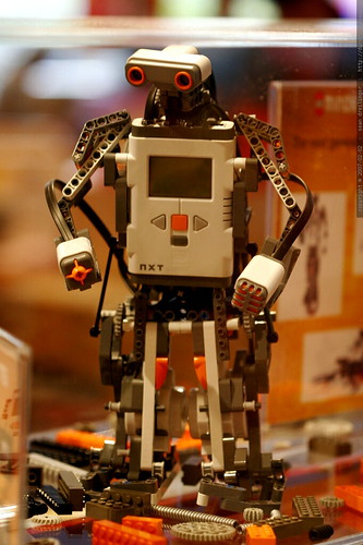 lego mindstorms creation in the gift shop    MG 0759
