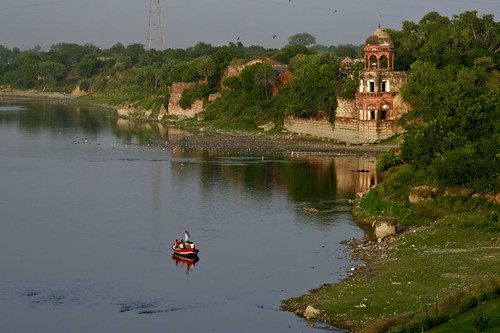 india river tajmahal agra uttarpradesh yamuna