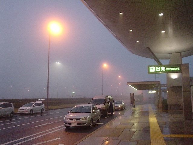 霧の高松空港