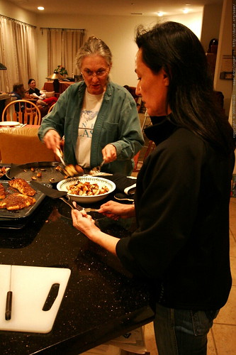 anna and neeta in the kitchen    MG 1060