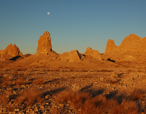 california sunrise landscape desert tufa pinnacles tronapinnacles nikkor1855mmf3556g