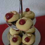 Almond and cherry cookies
