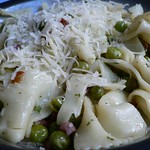 Farfalle with peas und bacon