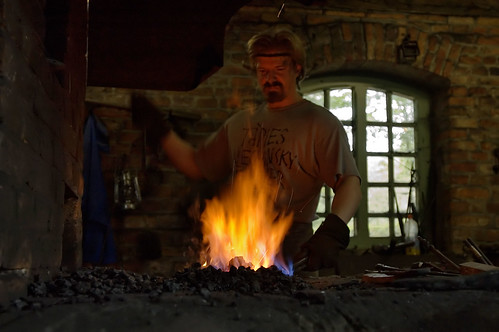 germany fire kohle availablelight blacksmith coal feuer handcraft schleswigholstein craftsmanship handwerk schmied molfsee handwerkskunst freilichtmuseeum
