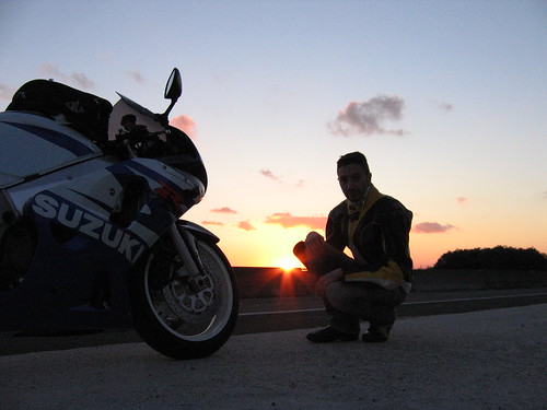 sunrise daylight alba motorbike moto motorcycle suzuki mototurismo skiwalker motorcycleontheroad