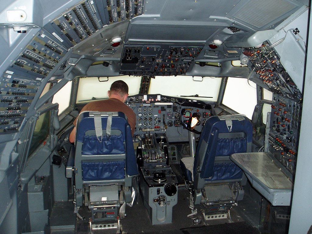 B727-200 Cockpit, Boeing Everett Plant, Seattle. - a photo on Flickriver