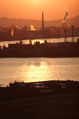 sunset sea chimney japan geotagged bay factory smoke 日本 fukuoka kitakyushu wakamatsu 福岡 福岡県 北九州 mrhayata geo:lat=338924292 geo:lon=1307968853