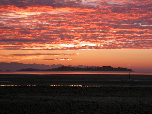 sun canada beach clouds sunrise britishcolumbia vancouverisland rathrevorpark