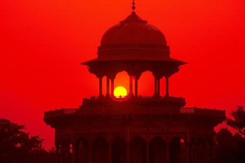 sunset pordosol red sun india sol arquitetura asia tajmahal agra vermelho arquitecture islamicarchitecture
