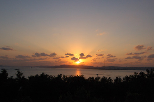 sunset japan geotagged japanese bay okinawa 沖縄 peninsula katsuren nakagusuku geo:tool=yuancc 湾 半島 中城 与勝 yokatsu 勝連 geo:lat=26329172 geo:lon=127878716
