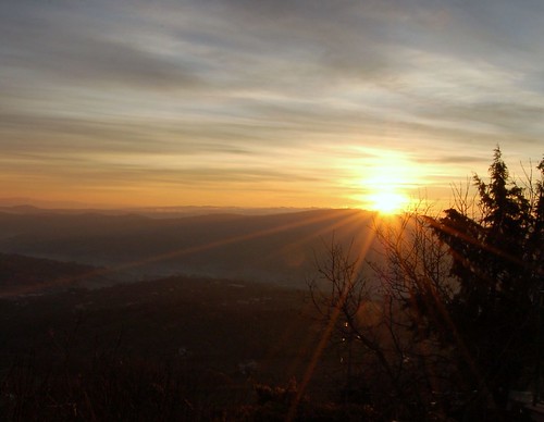mountain sunrise geotagged newyear sunrays frommywindow 2007 robertdeniro interestingness493 i500 ferrazzano abigfave menteblu61 geo:lat=41533333 geo:lon=14666667