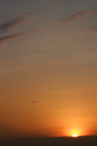 city sky cloud japan sunrise geotagged blog airport 日本 fukuoka kitakyushu 福岡 空港 福岡県 北九州 mrhayata geo:lat=338381697 geo:lon=1310311147 北九州空港