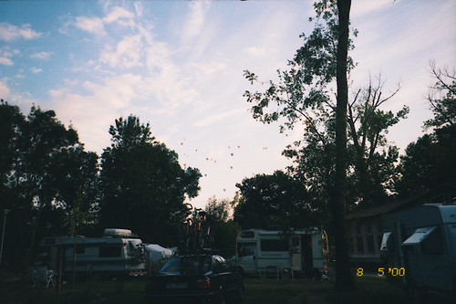 camping sunset summer france 35mm balloons holidays 2000 scanned cognac negatives montgolfier decognac campingdecognac