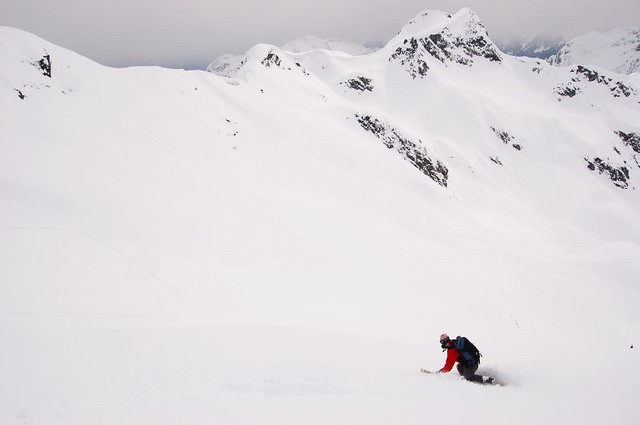 Skiing down Tricouni