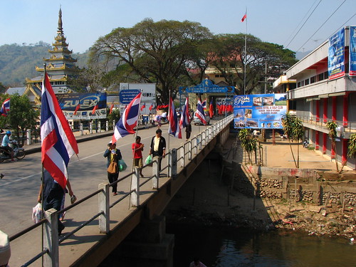 unfound geotagged rtw trippermap geo:lat=204444 geo:lon=9988067 thailand myanmar burma maisai bridge border bordercrossing geotaggedbygarminetrex blog top1000 keep