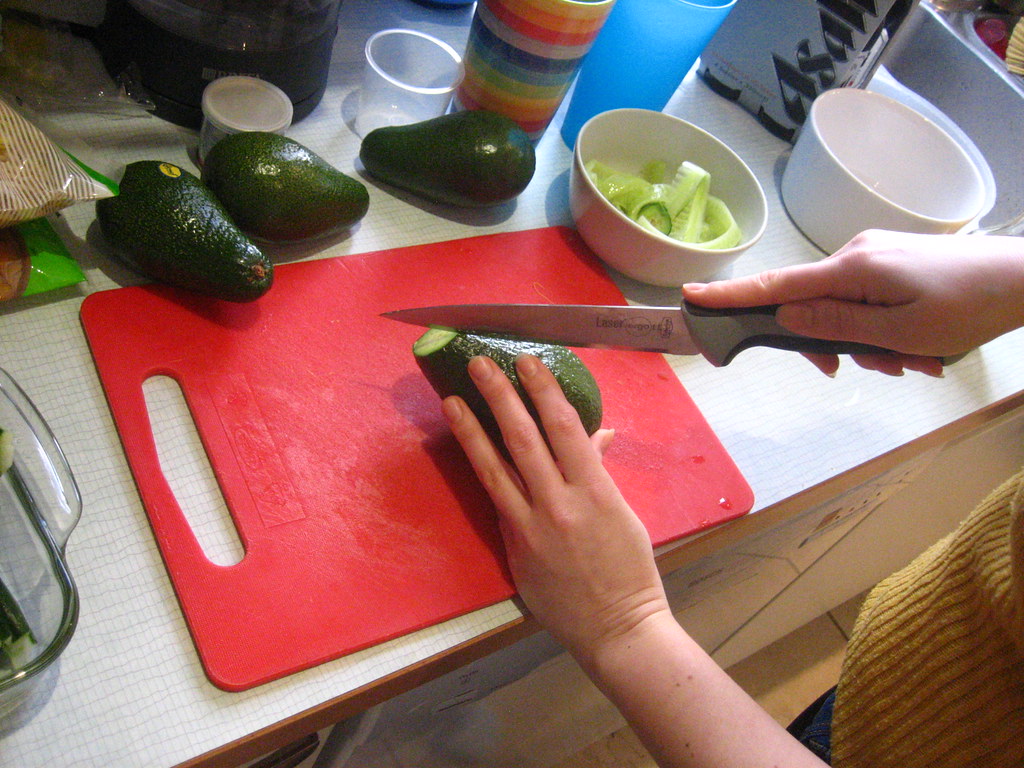 Slicing avocado