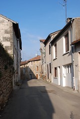 Lussac les Chateaux - Photo of Queaux