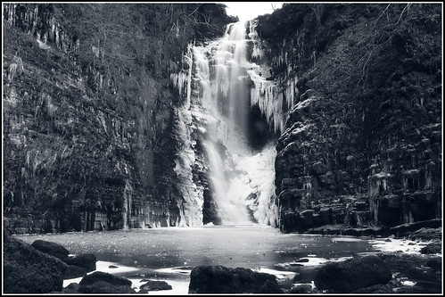 ice water wales river waterfalls valley icicles gam pontneddfechan sgwd neath vob einion scwdeinongam