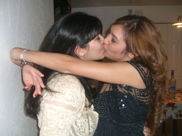 Hot Lesbian Kissing 17