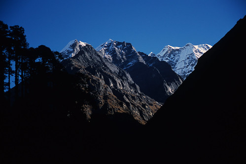 morning nepal camp castle sunrise trek dawn climb early asia view peak himalaya rowan eos30 himalayas mera highquality gotay tashing ongma tamron28105mmf456if fujiprovia100fslidefilm nepalfinal nikon2nepal0336nosienatural