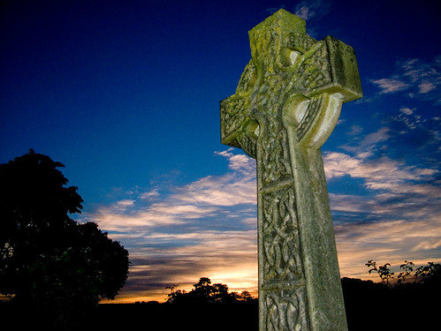 stgiles graveyard cross church stokepoges raw berkshire uk dawn sunrise slough thomasgrey celtic stone deleteme10 saveme10 intestingness england europe kevday topv555 topf25